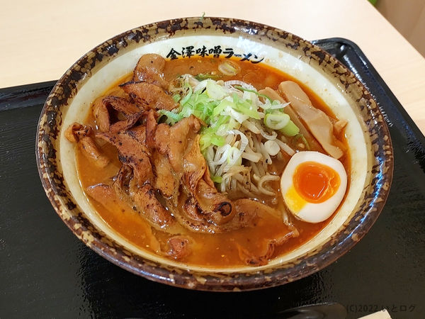 「炙り肉盛り味噌らーめん」@金澤味噌ラーメン 神仙 ファボーレ富山店の写真