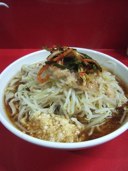 「小750円ニンニク脂ニラキムチ100円」@ラーメン二郎 越谷店の写真