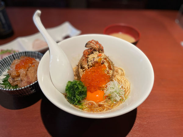 「【限定】「青森産桜蟹のまぜそば」¥1500」@酒肴場 屯の写真