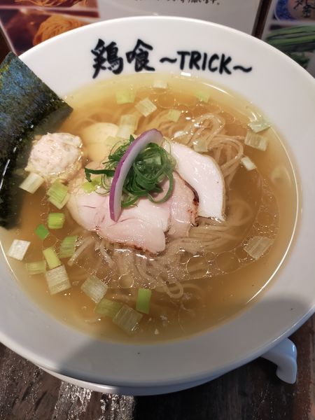 「塩らー麺」@鶏喰～TRICK～の写真