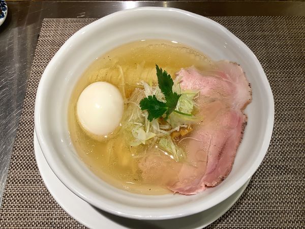 「塩そば（並）+ サービス味玉」@成城青果の写真