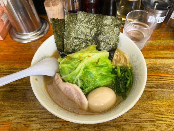 「キャベ玉ラーメン、固め850円」@横浜ラーメン厨房 うえむらやの写真