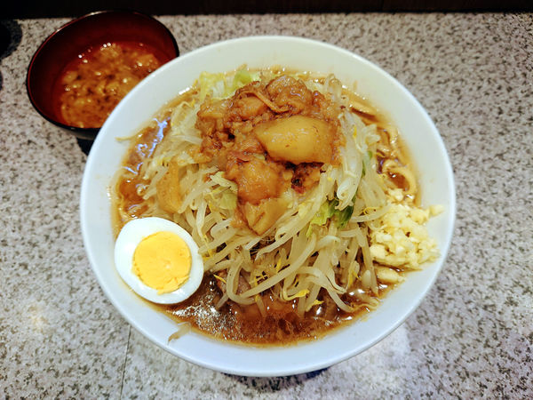 「ラーメン(並盛)＋味付きアブラ」@ラーメン宮郎の写真