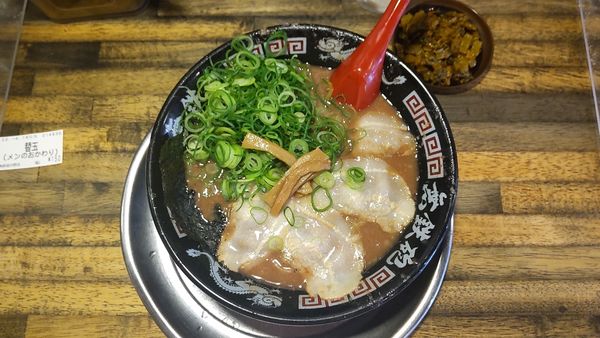 「とんこつラーメン＋替え玉」@無鉄砲 東京中野店の写真