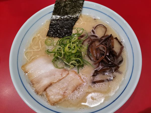 「本場博多ラーメン」@本場博多ラーメン せまかっちゃん 神田店の写真