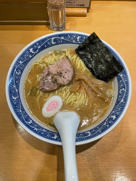 「中華そば(750円)」@中華そば 青葉 川崎アゼリア店の写真