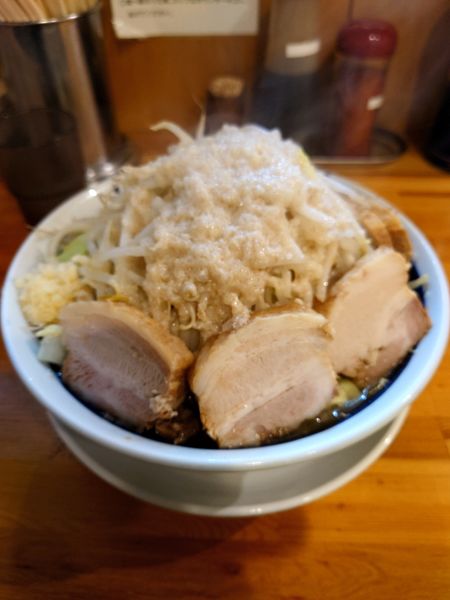 「豚ラーメン大盛り　野菜マシ　ニンニク　アブラ」@連の写真