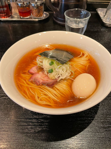 「『醤油味玉ソバ』　900円」@支那ソバ 小むろの写真