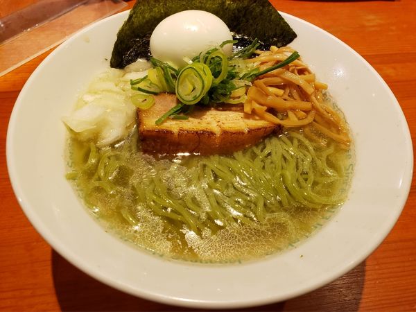 「しおグリーン麺(味玉付き)」@麺屋 六感堂 Rock'anDoの写真
