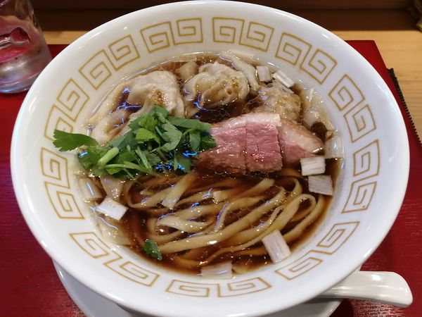 「鴨醤油らーめん　900円  鴨ワンタン2個100円」@鴨だしらーめん 鴨福の写真