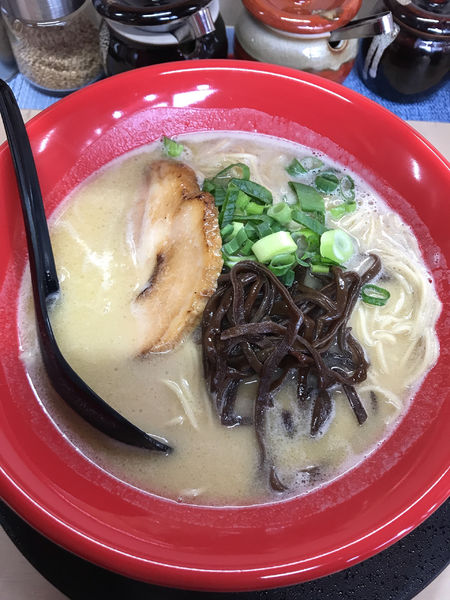 「鶏豚骨らーめん白」@鶏豚骨ラーメン 御成屋 与野本町店の写真