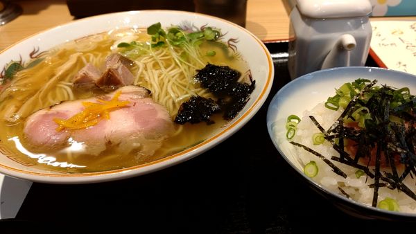 「アラ炊き支那そば（白醤油）+Aセット」@幸屋きよまる 総本店の写真