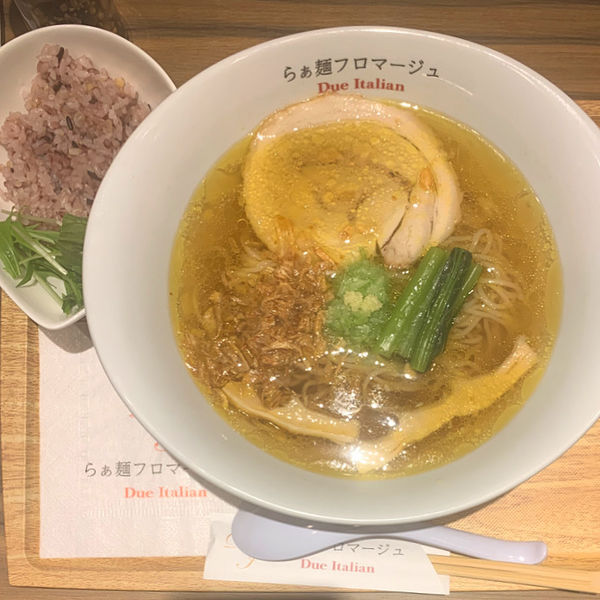 「黄金の塩らぁ麺  美人玄米入りご飯」@らぁ麺フロマージュ Due Italian 大宮店の写真