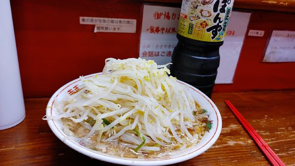 「ラーメン (ヤサイ)￥800」@ザ・ラーメンスモールアックスの写真