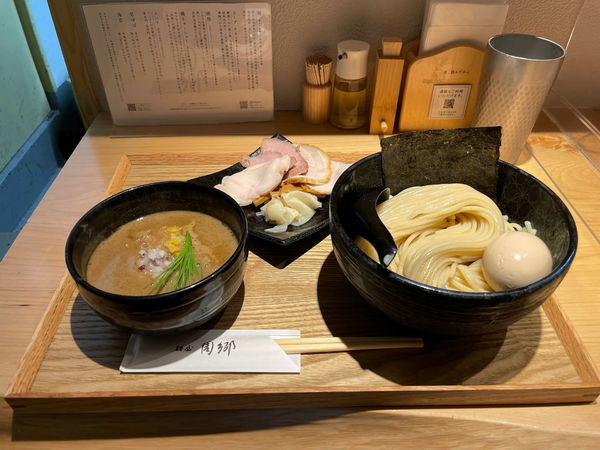「特製つけ麺　大盛り（250g）¥1200」@麺屋 周郷 新橋店の写真