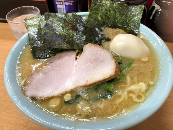 「大盛ラーメン味玉1000円+100円」@千葉家の写真