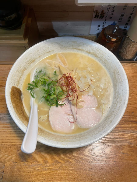 「濃厚鶏白湯らーめん(800円)」@麺匠ようすけ 鶏煮亭の写真