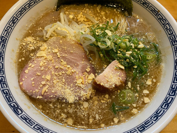 「マー油豚骨ラーメン」@なるめんの写真