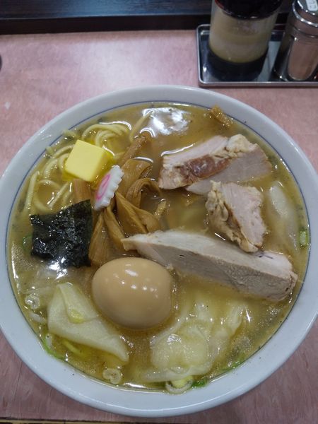 「中華そば小700円塩変更30円ワンタン280円バター50円」@所沢大勝軒の写真