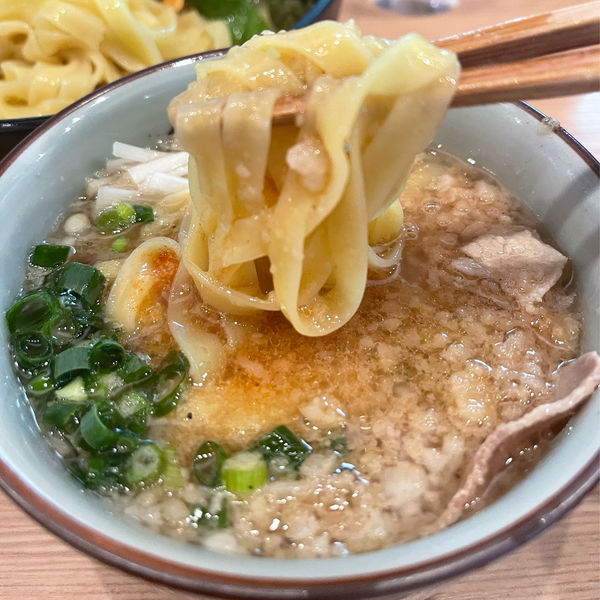 「背脂生姜醤油大盛」@小麦と肉 桃の木の写真