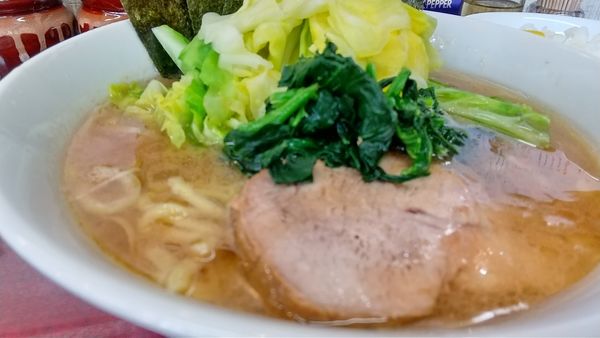 「#醤油とんこつラーメン #並盛 #800円 #キャベツ #100」@甲子家の写真