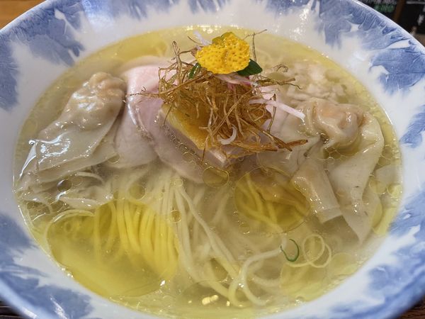 「わんたん入り塩らぁ麺」@Ramen FeeLの写真