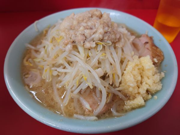 「ラーメン750円（ヤサイちょい増し、ニンニク、アブラ）」@ラーメン二郎 新宿歌舞伎町店の写真
