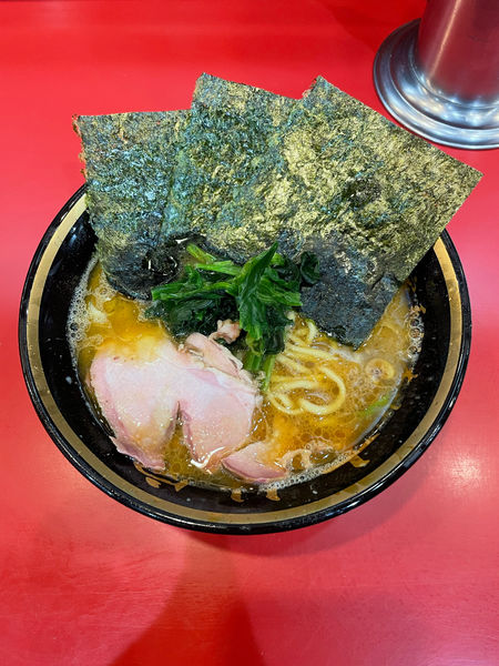 「ラーメン(730円)」@家系総本山 ラーメン吉村家の写真