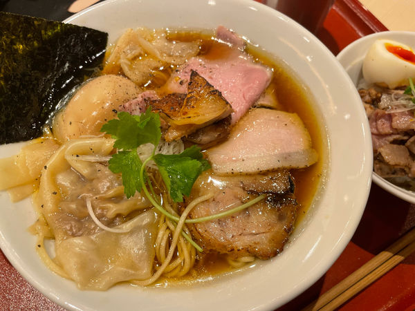 「特製蔵出し醤油そば」@麦と麺助 新梅田中津店の写真