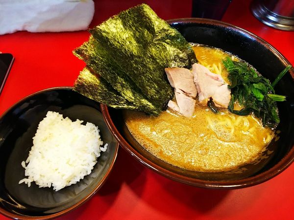 「らーめん+無料ライスちょこっと」@らーめん 谷瀬家 新橋店の写真