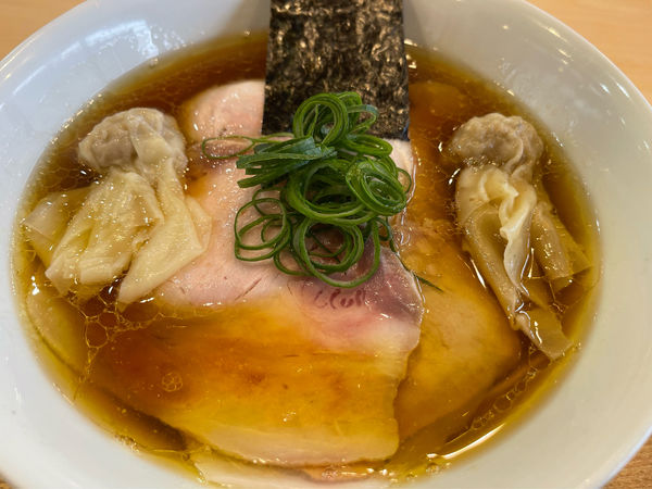 「わんたん入り醤油チャーシュー麺」@飯田商店 湯河原本店の写真