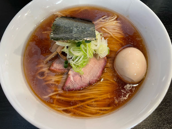 「醤油味玉ソバ(900円)」@支那ソバ 小むろの写真