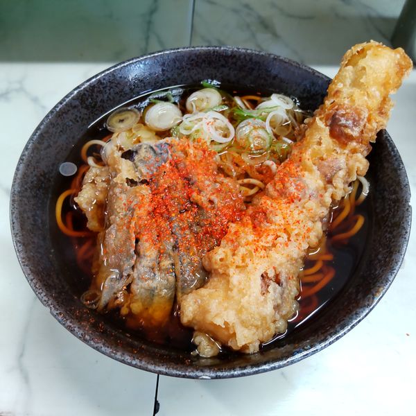 「竹輪そば（￥400）＋なす天（￥100）」@大和屋の写真