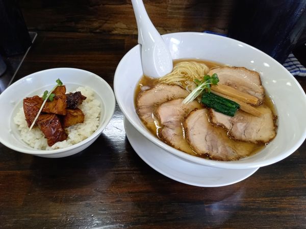 「チャーシュー醤油。ミニチャーシュー丼」@ラーメン晃煇の写真