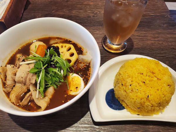 「昆布出汁の豚しゃぶ・ロイヤルスープ・激辛・大盛」@スープカレー ネイビーズ 横浜中華街店の写真