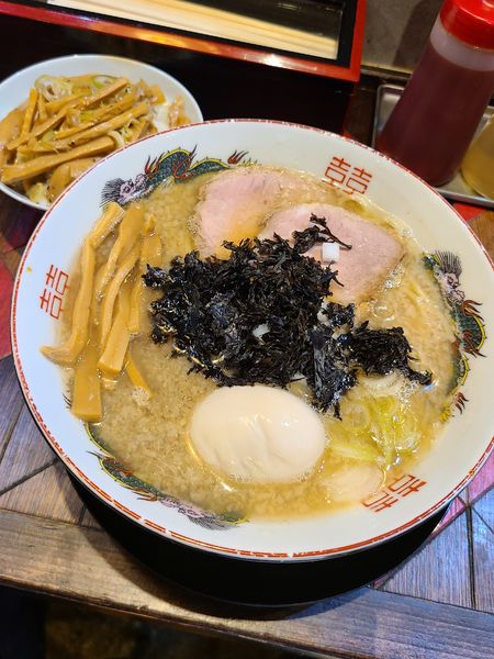 「背脂煮干ラーメン+味玉+ランチA(メンマめし)」@オールドラーメンショップ 逆流の写真