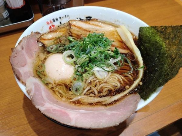 「特製濃口熟成醤油ラーメン」@十二分屋 MOMOテラス店の写真