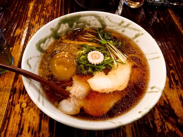 「らーめん正油 味付玉子入り」@G麺7の写真