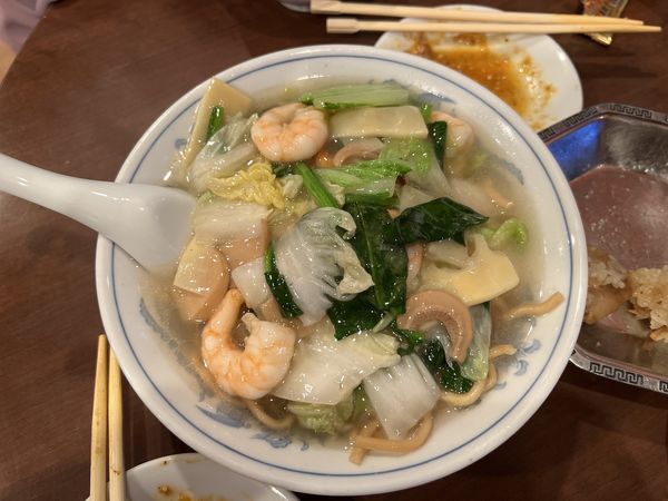 「蝦仁湯麺（えび入りそば)990円」@麗郷 渋谷店の写真