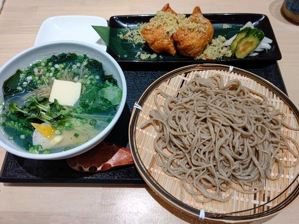 「浅利と新若芽の塩バターつけ汁せいろ(並盛)1,100円」@手打蕎麦 フジサン 福舞製麺所の写真