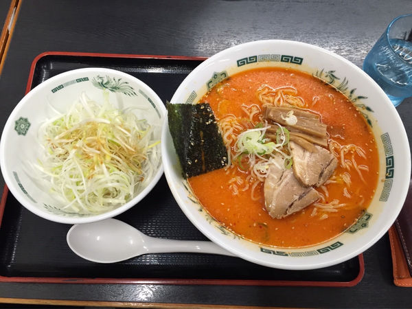「ピリ辛とんこつネギラーメン」@日高屋 大森西口店の写真