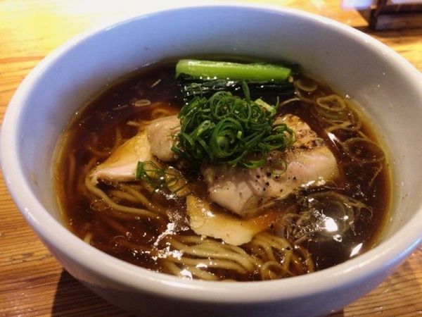 「地鶏中華そば 醤油」@麺処 図鑑の写真