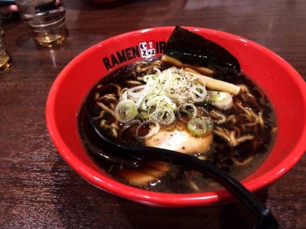「富山ブラック」@豚系 麺家いろは 秋葉原店の写真