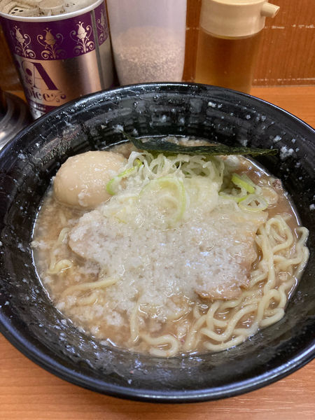 「とんこつラーメン+味玉」@ラーメン源骨の写真