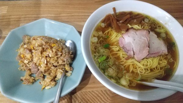 「守（細麺、醤油）900円、半ちゃん320円」@麺屋のスたの写真