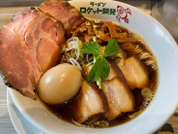 「焼き煮干しラーメン」@ラーメン ロケット開発の写真