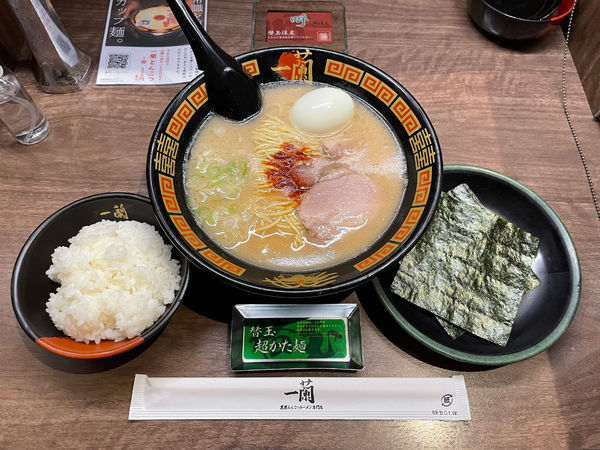 「ラーメン、替玉、半熟塩たまご、海苔、ごはん」@一蘭 太宰府店の写真