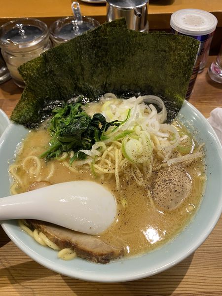 「ラーメン　ちょうどいいセット　大盛り」@鶴一家の写真