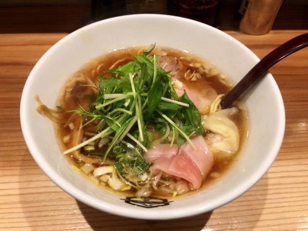 「鶏醤油らーめん」@らーめん八房 神田本店の写真