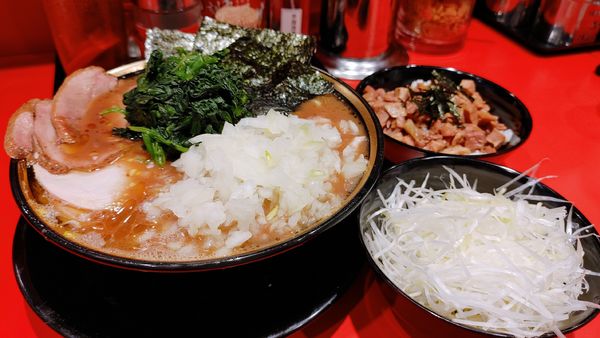 「チャーシューメン大盛り・玉ねぎ・ チャーシューまぶし丼など」@環2家 川崎店の写真